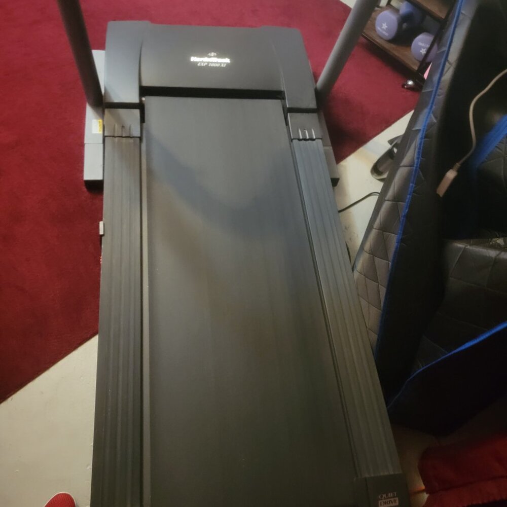 Treadmill - Picture 2 of 5